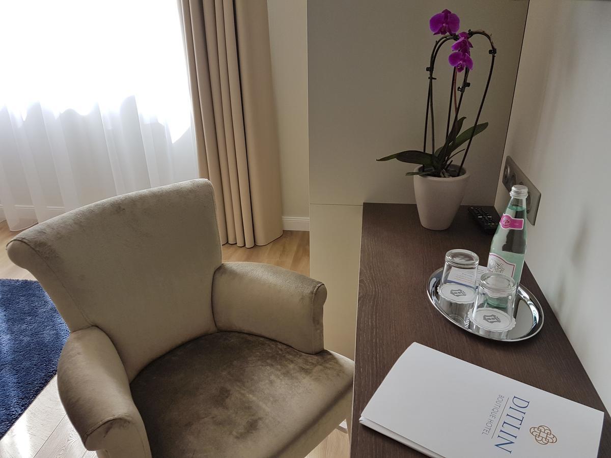 Ditlin Boutique Hotel Pápa Extérieur photo