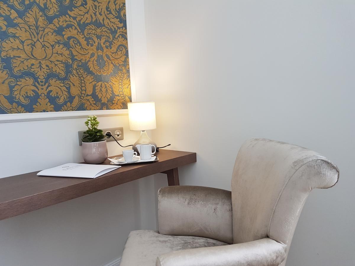 Ditlin Boutique Hotel Pápa Extérieur photo