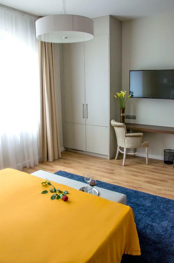 Ditlin Boutique Hotel Pápa Extérieur photo